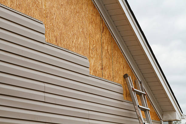 Professional Vinyl Siding technician working in Ada, OH